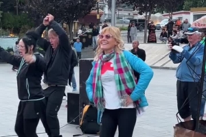 Czech Young Lady: I Have a Deep Affection for the Land of Xizang