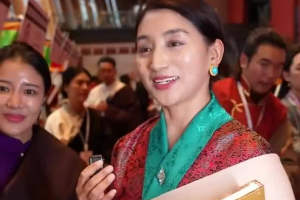 Tibetan singer Drongbe expressed her enduring passion for folk songs, adding that she would keep learning and exploring folk music from various regions.