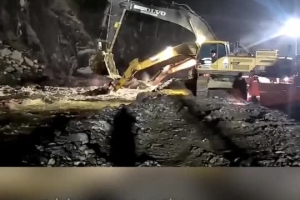 Rescuers race against time to restore access to Gyirong Port