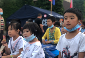 安置點里中秋夜 壩壩電影放起來
