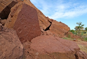 遠古發現丨福建發現大面積對板保存的恐龍足跡化石