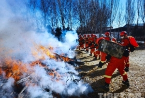 西藏日喀则：消防实战演练防患于未“燃”