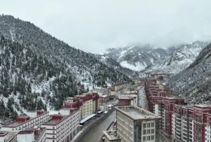 江達春雪