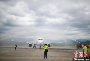 首條國外航空公司執飛芒市至仰光國際航線首航成功