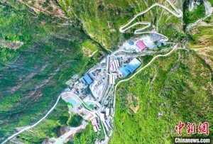 四川：沿江高速公路溜筒河隧道實(shí)現(xiàn)雙幅貫通