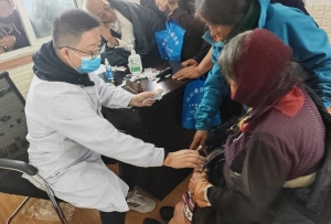 若爾蓋轄曼鎮：開展免費診療，服務百姓健康