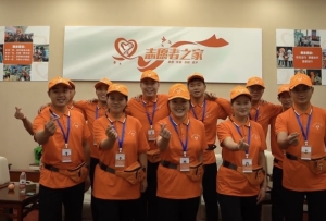 “小橙子”助力大運(yùn)會(huì) 暖心服務(wù)旅客出行