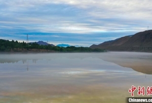 青海尖扎：夏日雨后薄霧 黃河現朦朧