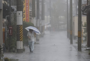 臺(tái)風(fēng)“蘭恩”兩度登陸日本 鳥(niǎo)取縣暴雨成災(zāi)