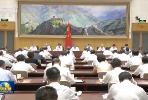 李強主持召開國務(wù)院第二次全體會議