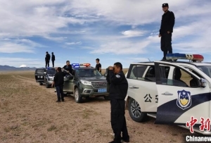 七名游客被困無人區(qū) 青海海西警方“空地聯(lián)動”立體救援