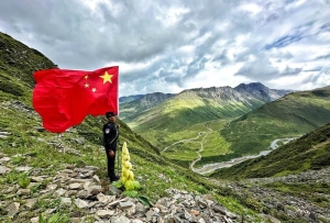 西藏山南移民管理警察：愿像塔黃一樣扎根邊疆