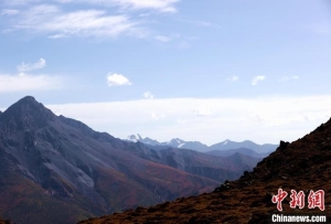 青海祁連天境山：山脈連綿 氣勢(shì)磅礴