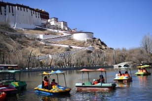 Tibet issues coupons to boost local tourism