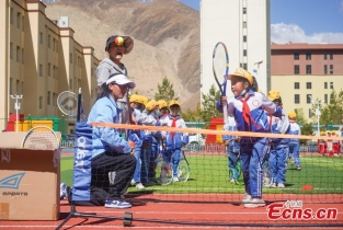 Professional tennis coaches introduced to Tibetan schools