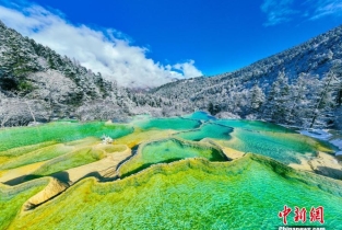 Enchanting snow scenery in Sichuan (I)