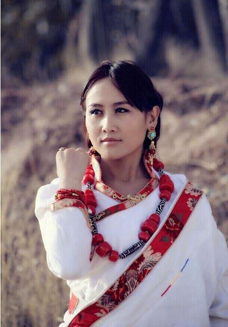 བླ་མཚོ་ནས་དགའ་བ།