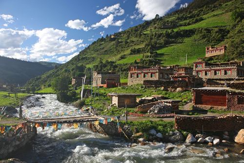 My Story on Supporting Tibetan-inhabited Regions - Zhao Pu, Zeng Hui and Liu Guihua