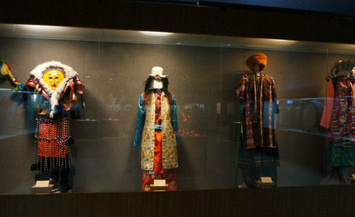 Culture of Tibetan Costume