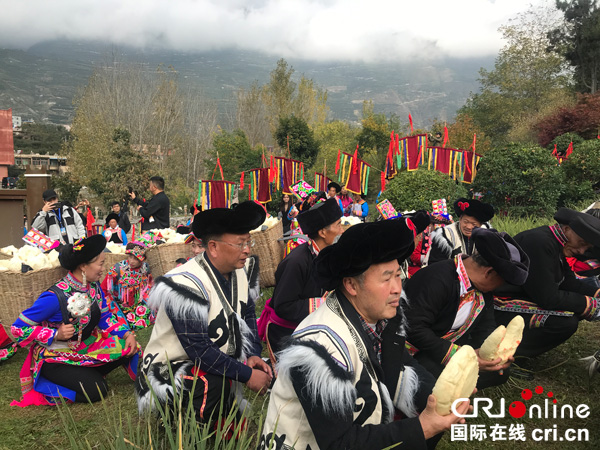 圖片默認標題_fororder_9、羌山祭祀--攝影--張黎萍