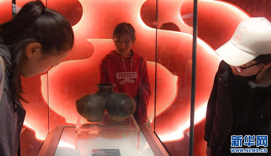 （社會）（3）《歷史的見證》文物展在布達拉宮珍寶館展出