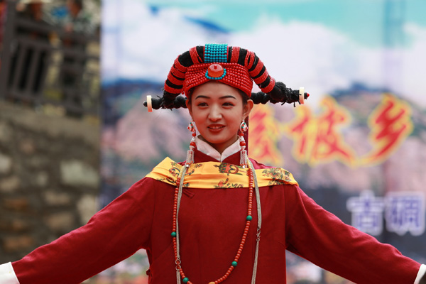 圖片默認標題_fororder_參加成人禮的丹巴姑娘-攝影--李永安