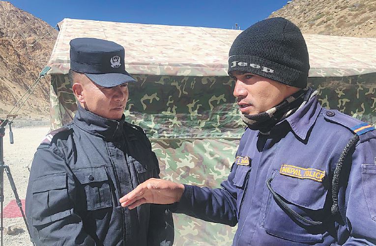 Border guard crosses the language barrier