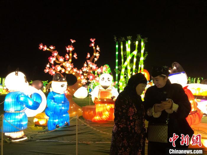 青藏門(mén)戶開(kāi)啟祈福燈會(huì)打造“夜游經(jīng)濟(jì)”