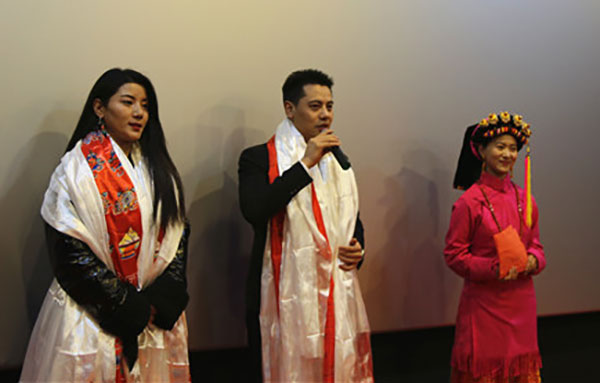 圖片默認標題_fororder_2、電影《守望人》丹巴首映禮現場-供圖-丹巴縣委宣傳部