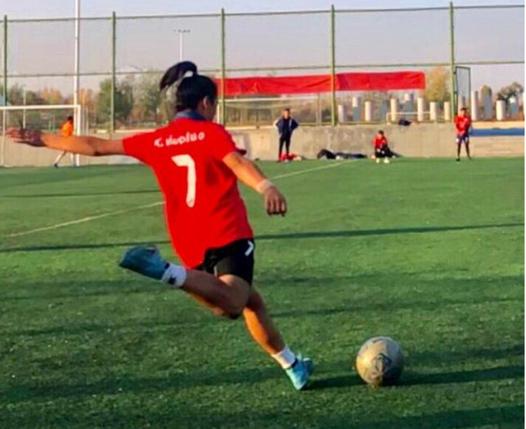 Discover China: Tibetan girl's soccer dream