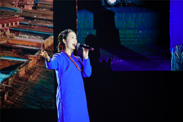 凸現五大印象 2020四川甘孜山地文旅節(jié)閉幕_fororder_4、精彩的歌曲獨唱 攝影  何剛.JPG