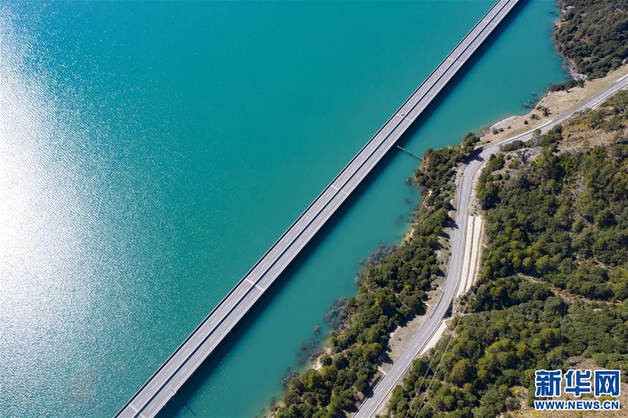 西藏拉林高等级公路上的“最美大桥”